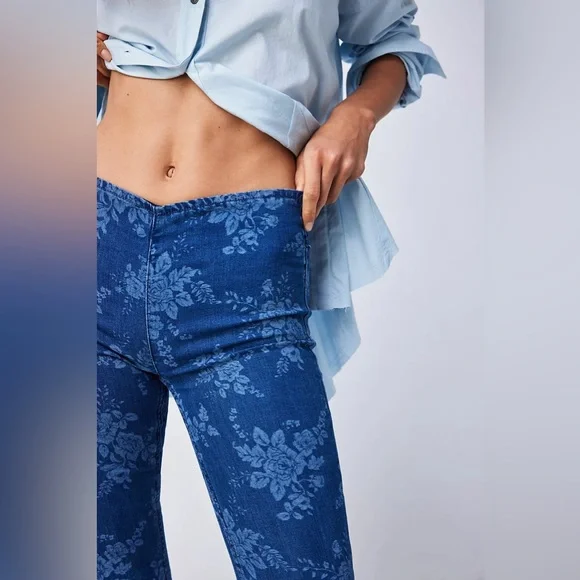 🌟FREE PEOPLE We The Free Penny Pull-On Printed Flare Jeans-Size 29 - Picture 4 of 15